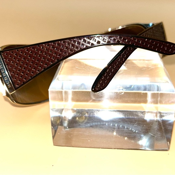 Burberry sunglasses and original case. Model # B3026Q. Great condition. - Picture 6 of 7